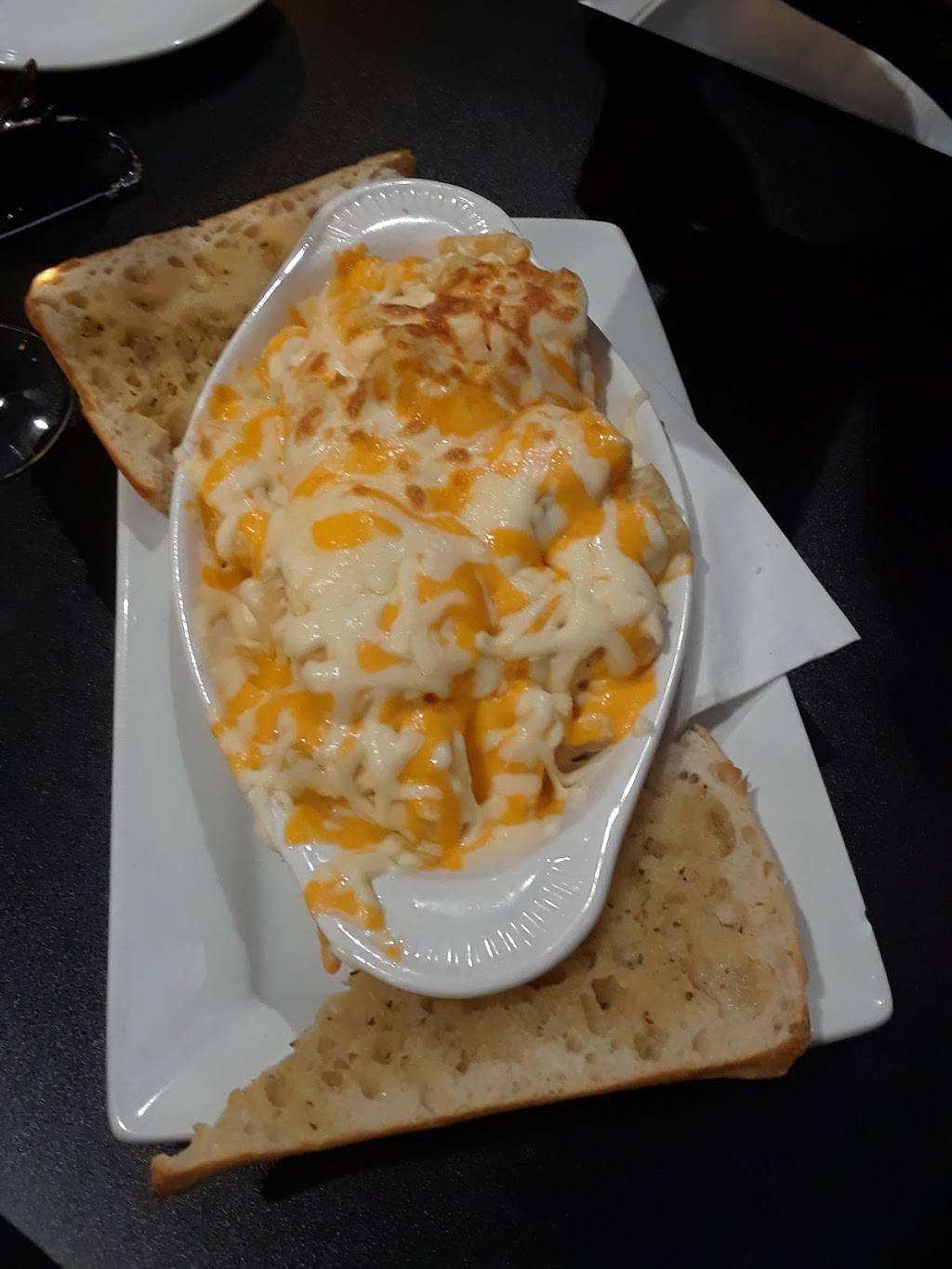 Neighbourhood Social | restaurant | 435 St Clair St, Chatham, ON N7L 3K4, Canada | 5193800106 OR +1 519-380-0106