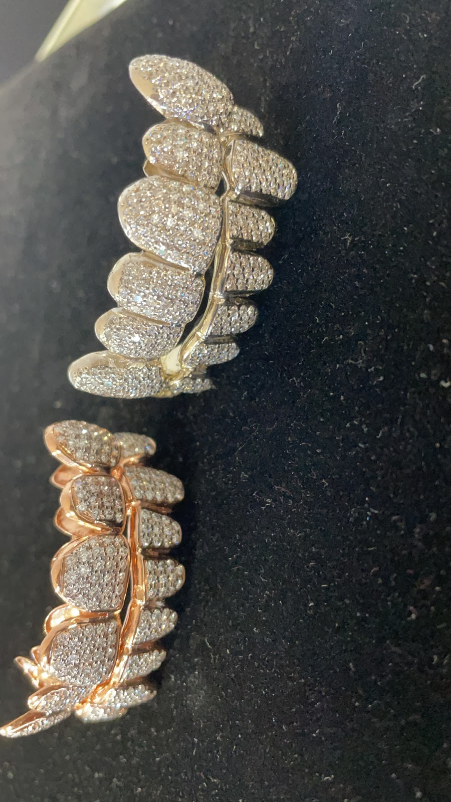 Gold & Diamonds | restaurant | 715 N Tucker Blvd, St. Louis, MO 63101, USA | 3148140222 OR +1 314-814-0222