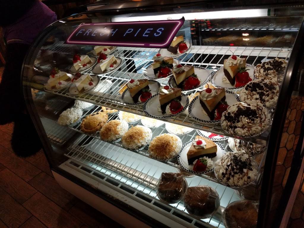 Black Bear Diner | restaurant | 2351 Toste Rd, Tracy, CA 95377, USA | 2098355600 OR +1 209-835-5600