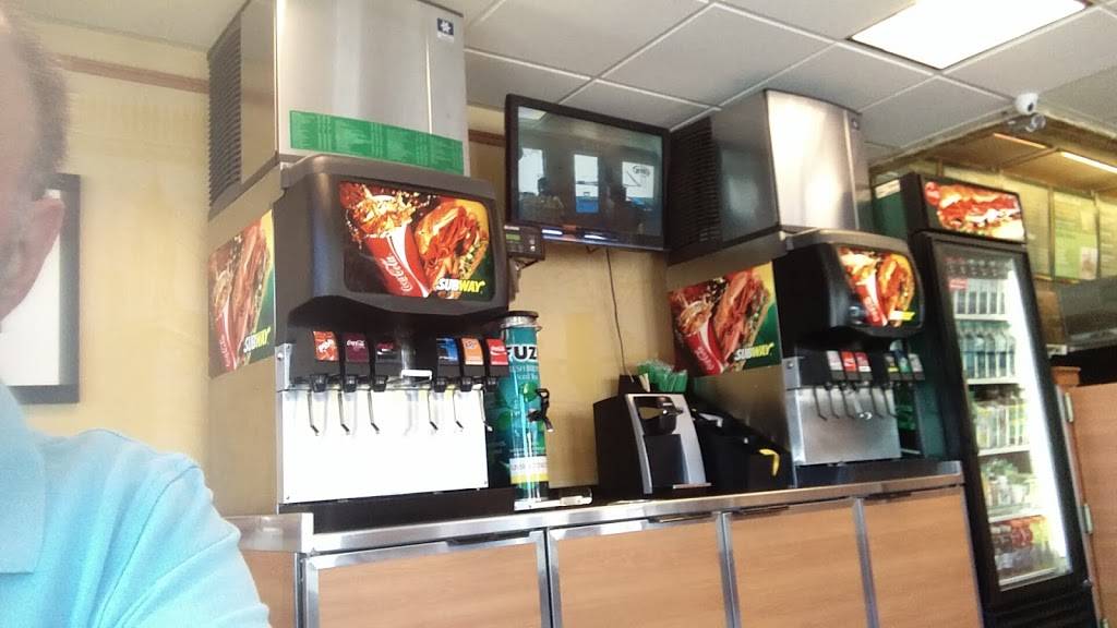 Subway | meal takeaway | 5603 4th Ave S, Seattle, WA 98108, USA | 2067624110 OR +1 206-762-4110