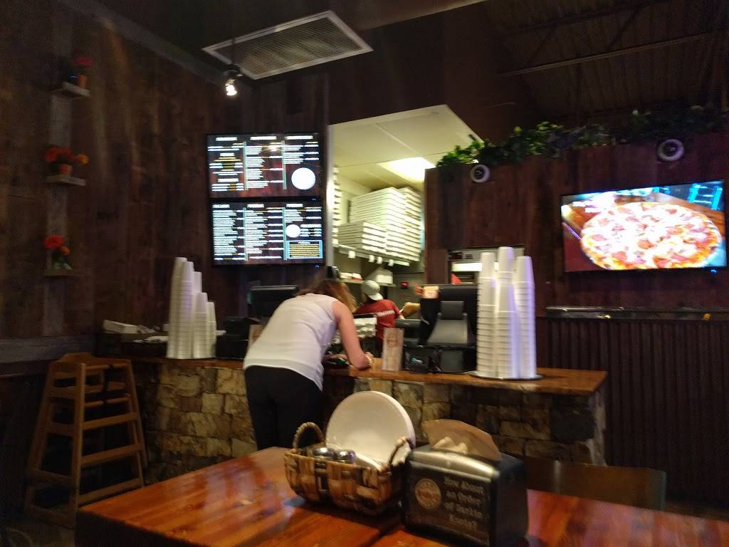 Giant Rustic Pizza | restaurant | 3945 E Camelback Rd, Phoenix, AZ 85018, USA | 6024229300 OR +1 602-422-9300