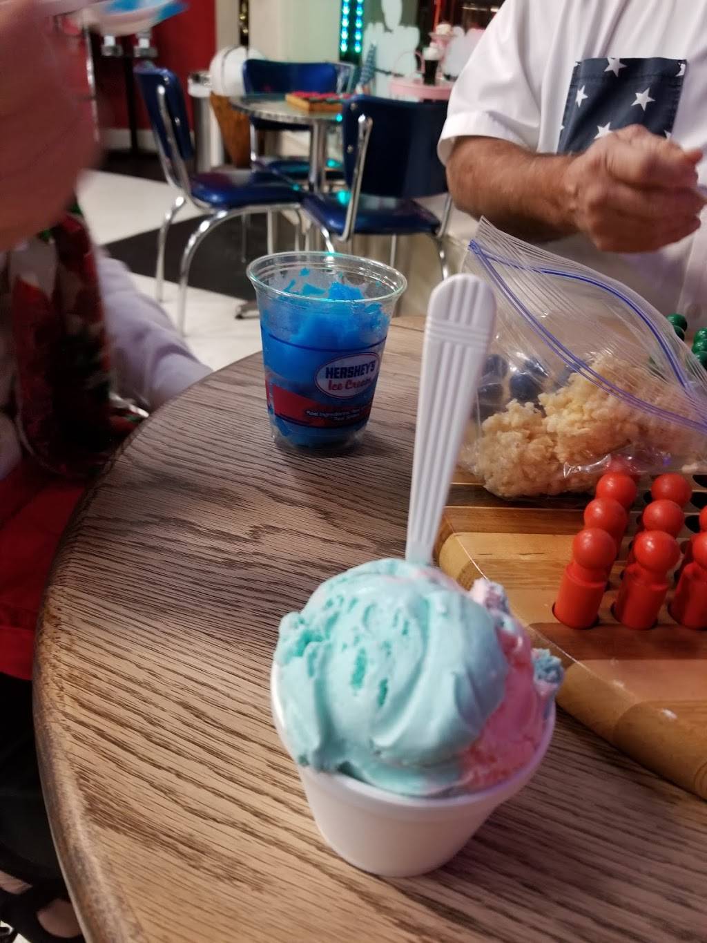 Central Avenue Treats | meal takeaway | 84 N Central Ave, Umatilla, FL 32784, USA | 3527712626 OR +1 352-771-2626