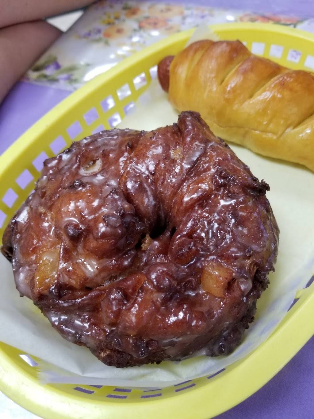 Donut & Cafe | restaurant | 1921 E Hebron Pkwy #106, Carrollton, TX 75007, USA | 9724928524 OR +1 972-492-8524