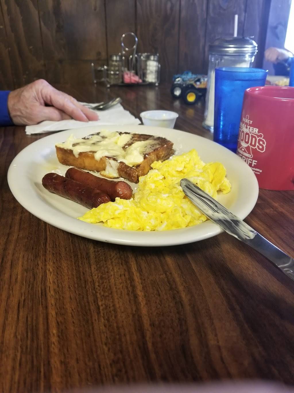 Lynns LLC | restaurant | 170 N Chippewa St, Roann, IN 46974, USA | 7658335191 OR +1 765-833-5191