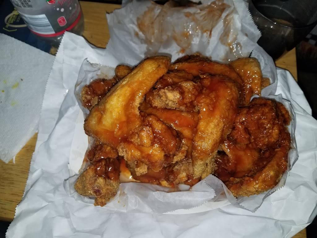 Shultz Wings & Hoage | restaurant | 107 E 111th St, Chicago, IL 60628, USA | 7737858817 OR +1 773-785-8817