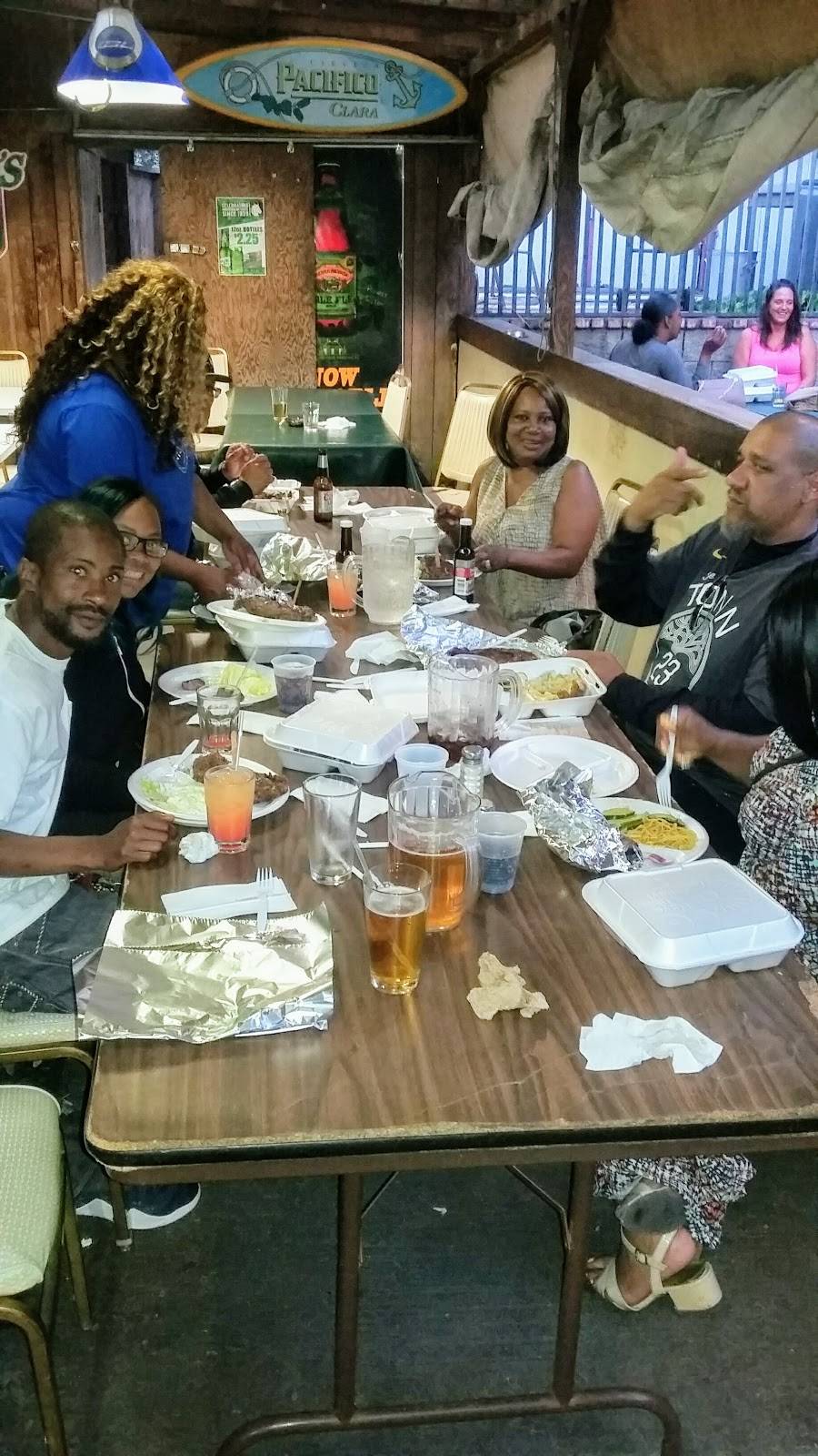 Chris Club | restaurant | 7330, 656 Benicia Rd, Vallejo, CA 94591, USA | 7075522916 OR +1 707-552-2916