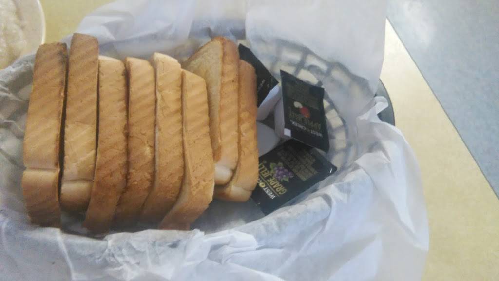 Gracies Grill | restaurant | 123 Vance St, Clinton, NC 28328, USA | 9105927782 OR +1 910-592-7782