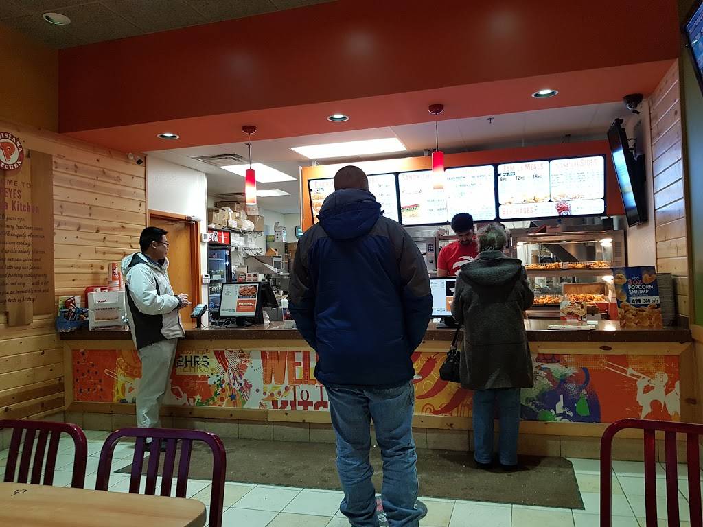 Popeyes | restaurant | 11 Woodlawn Rd W, Guelph, ON N1H 1G8, Canada | 5198279090 OR +1 519-827-9090