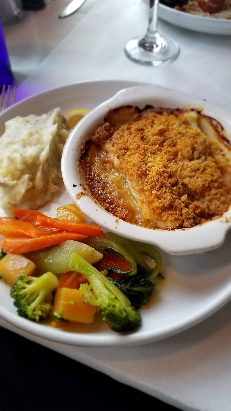 Landmark | restaurant | 2810, 28 E Grand Ave, Old Orchard Beach, ME 04064, USA | 2079340156 OR +1 207-934-0156