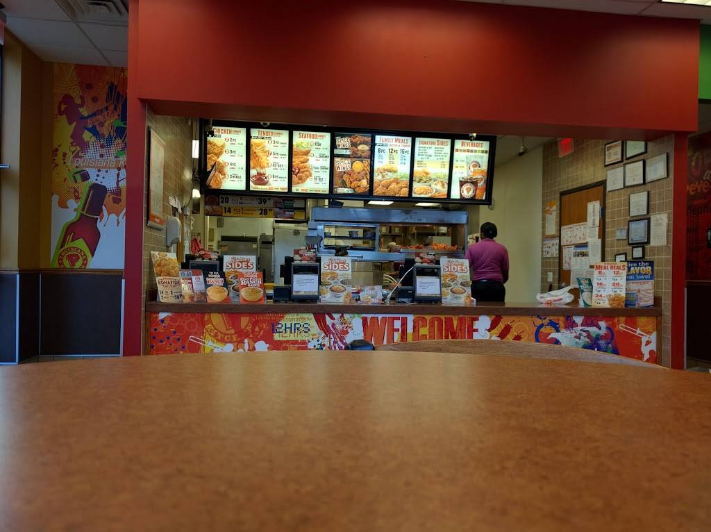 Popeyes Louisiana Kitchen | restaurant | 4866 N Milwaukee Ave, Chicago, IL 60630, USA | 7736854013 OR +1 773-685-4013
