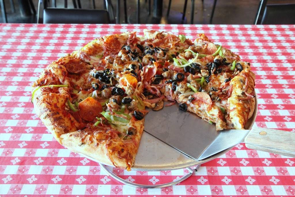 Vincenzos Newhall Pizza | restaurant | 24504 1/2 Lyons Ave, Santa Clarita, CA 91321, USA | 6612596733 OR +1 661-259-6733