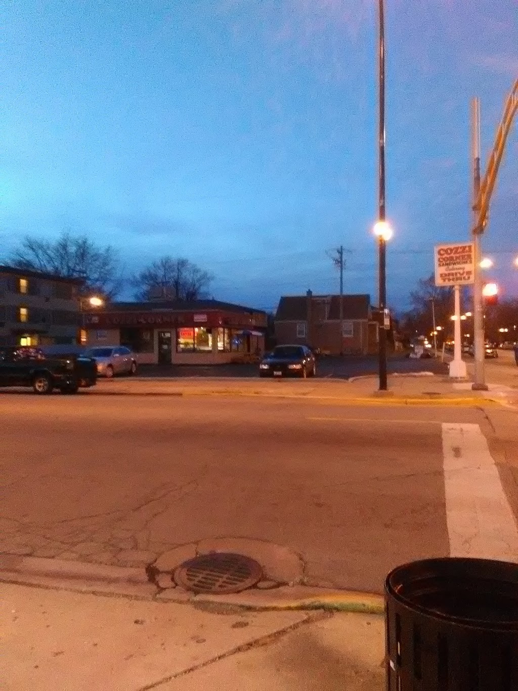 Cozzi Corner | restaurant | 5600 W 35th St, Cicero, IL 60804, USA | 7086525866 OR +1 708-652-5866
