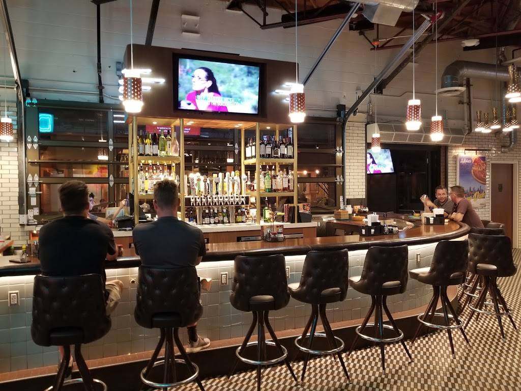 Lou Malnatis Pizzeria | restaurant | Uptown Plaza, 100 E Camelback Rd, Phoenix, AZ 85012, USA | 6028929998 OR +1 602-892-9998