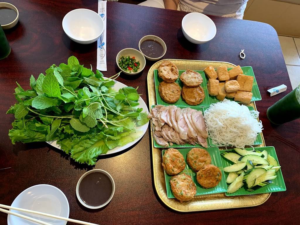 Xuân Hưong | restaurant | 11107 Bellaire Blvd, Houston, TX 77072, USA | 8322435048 OR +1 832-243-5048
