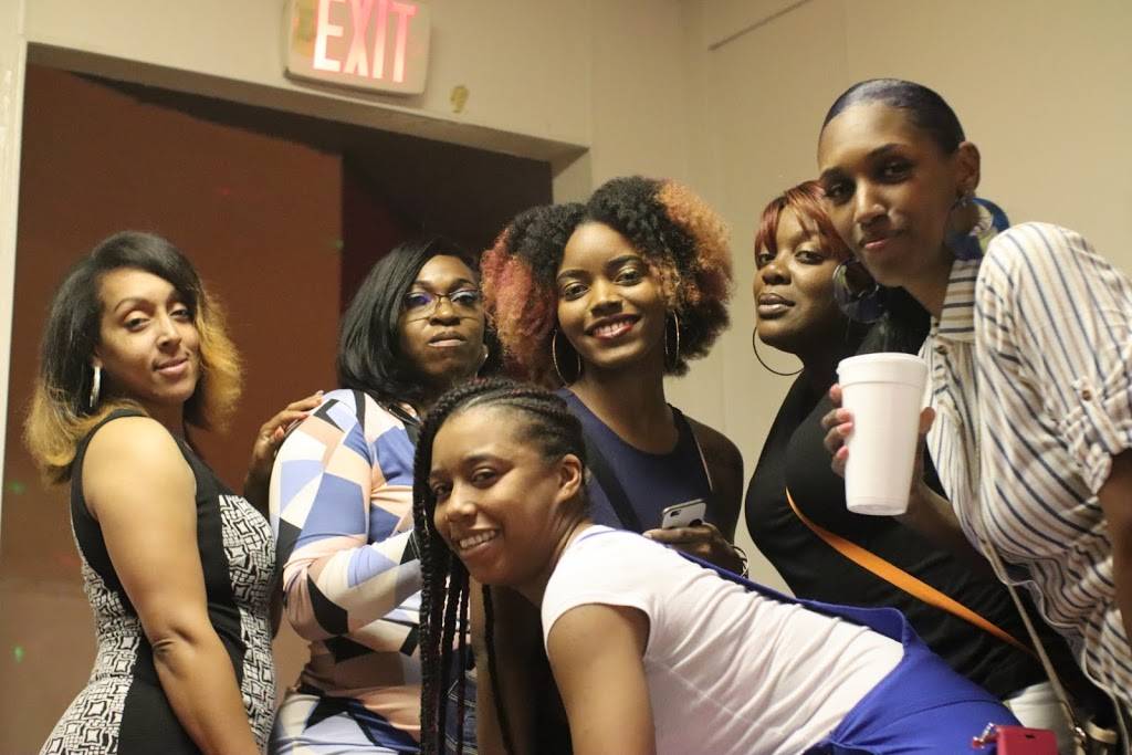 SUITE 3B Restaurant Bar And Grill | restaurant | 940 S Haskell Ave, Dallas, TX 75223, USA | 4693589860 OR +1 469-358-9860