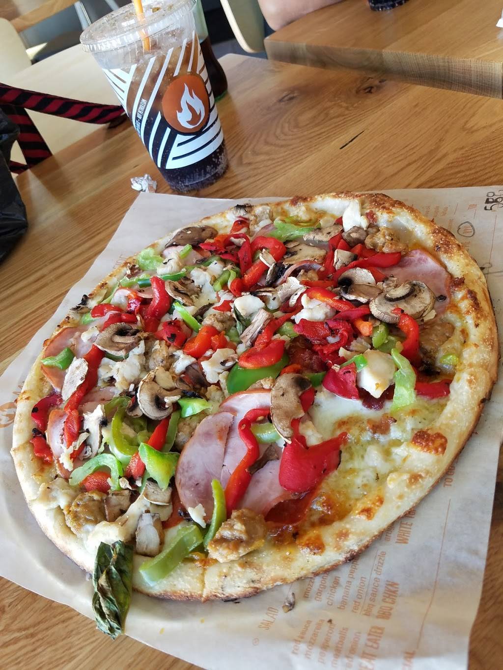 Blaze Pizza | meal takeaway | 1723 N Victory Pl, Burbank, CA 91502, USA | 8183094288 OR +1 818-309-4288