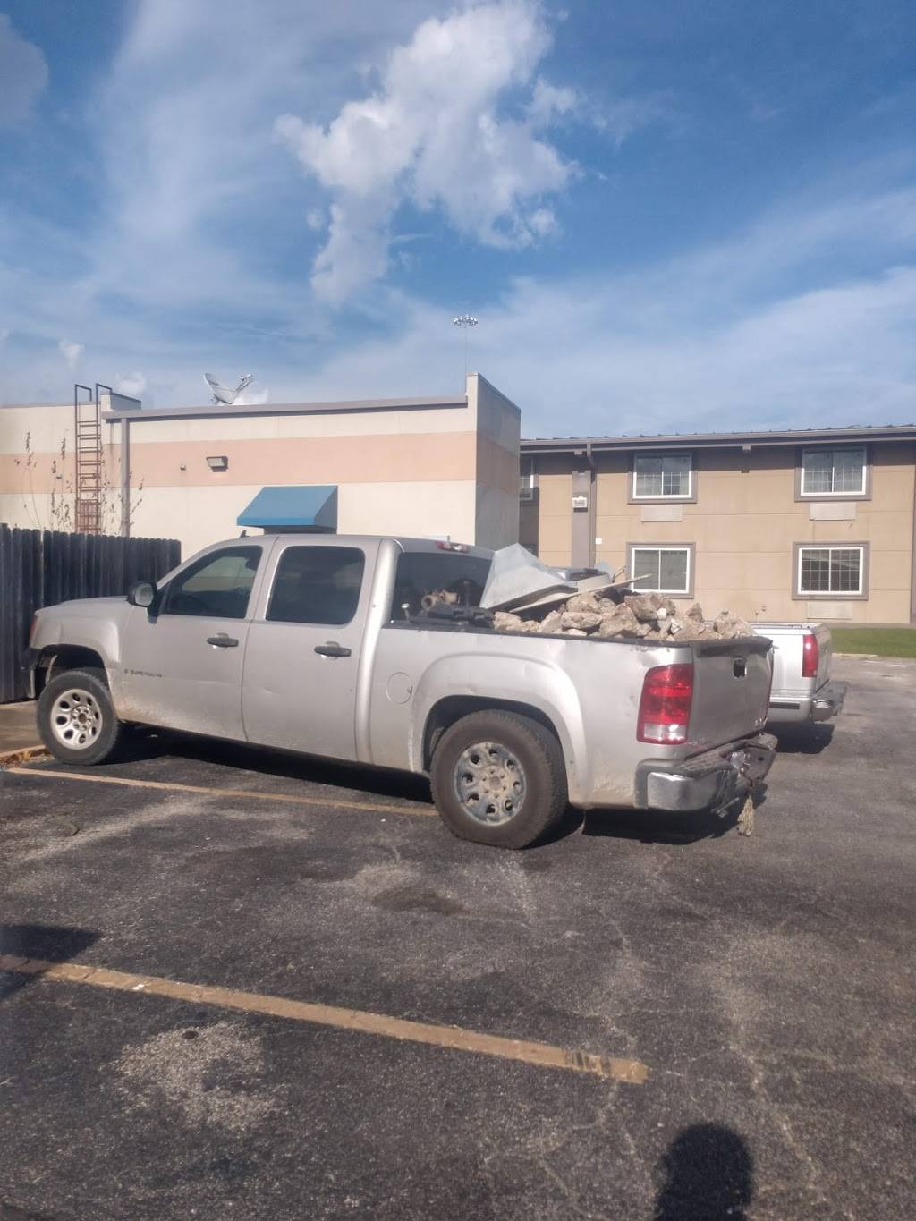 Jaws Bar-B-Que | restaurant | 1448 Rev. Raymond Scott Ave, Port Arthur, TX 77640, USA | 4099856601 OR +1 409-985-6601