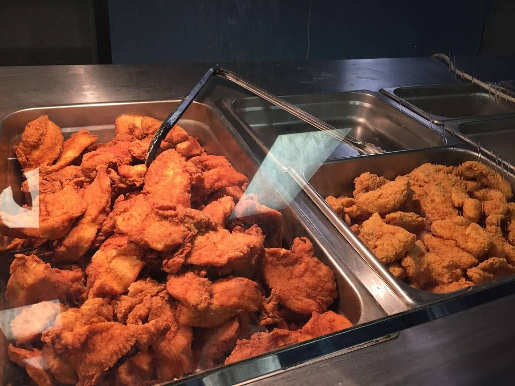 Rays On The Ave | restaurant | 2005 N Broad St, New Orleans, LA 70119, USA | 5047666404 OR +1 504-766-6404