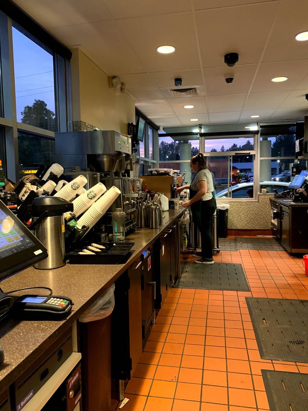 Starbucks | cafe | 3904 Commercial St SE, Salem, OR 97302, USA | 5033630172 OR +1 503-363-0172