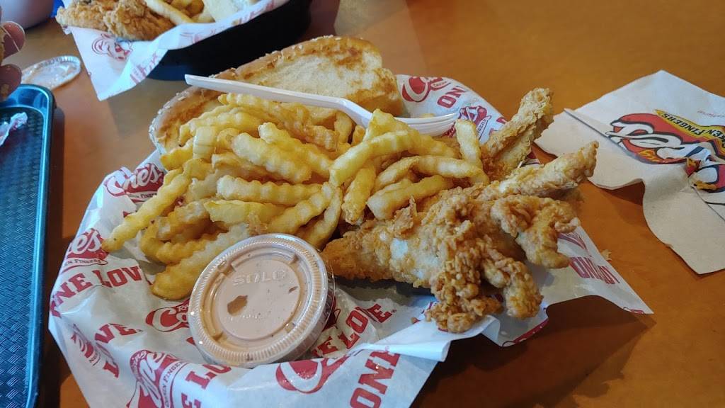 Raising Canes Chicken Fingers | meal takeaway | 9869 Colerain Ave, Cincinnati, OH 45251, USA | 5133702445 OR +1 513-370-2445