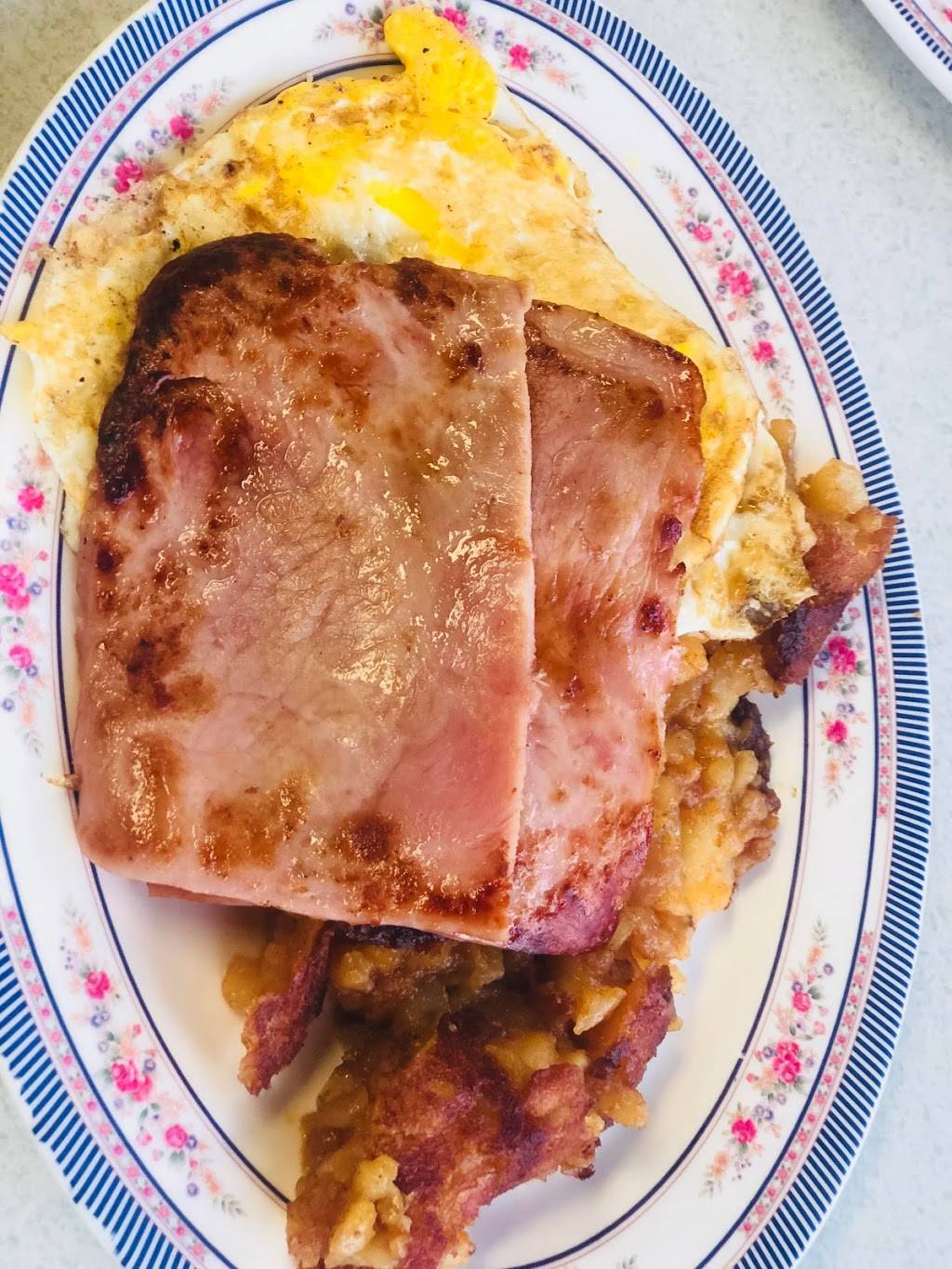 White Corner Restaurant | restaurant | 4401 Southern Ave SE, Capitol Heights, MD 20743, USA | 3014202010 OR +1 301-420-2010