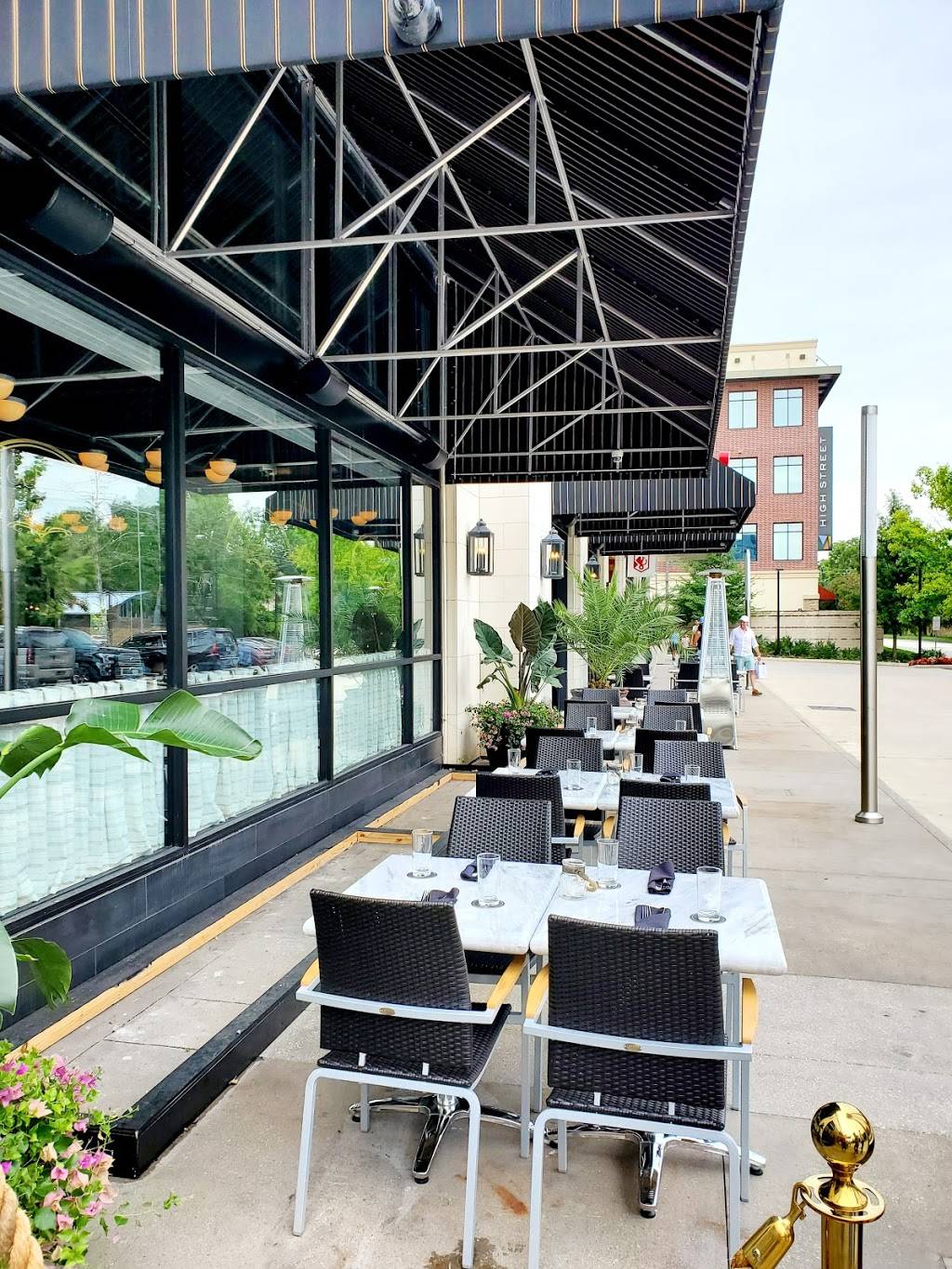 Loch Bar | restaurant | 4444 Westheimer Rd Suite G110, Houston, TX 77027, USA | 8324306601 OR +1 832-430-6601