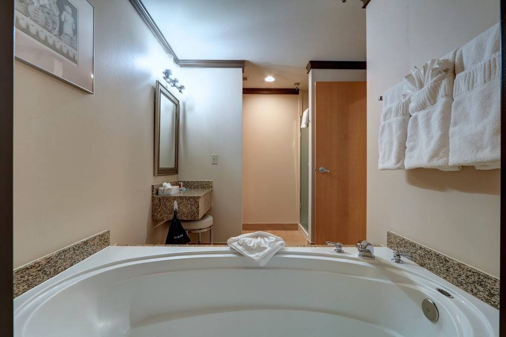 Dimond Center Hotel | restaurant | 700 E Dimond Blvd, Anchorage, AK 99515, USA | 9077705000 OR +1 907-770-5000