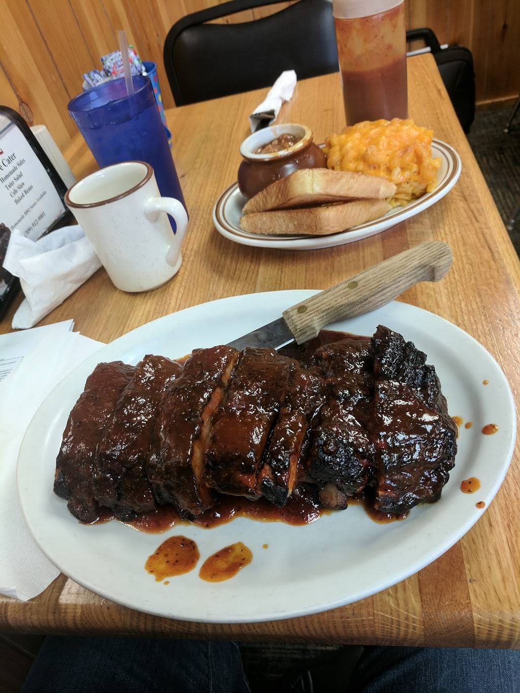 Smokeys Country Diner | restaurant | 561 17th Ave, East Moline, IL 61244, USA | 3099129001 OR +1 309-912-9001