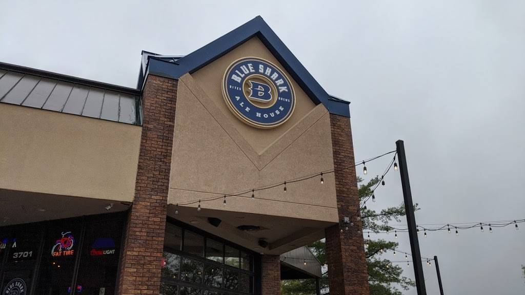 Blue Shark Ale House | restaurant | 3701 NW 86th St, Urbandale, IA 50322, USA | 5156301345 OR +1 515-630-1345