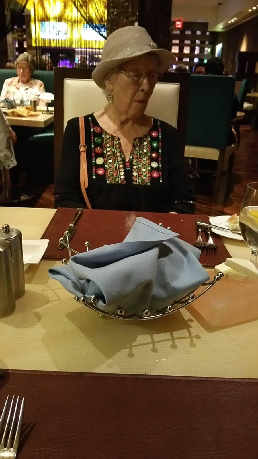 Center Cut | restaurant | 4300 N Michigan Rd, Shelbyville, IN 46176, USA | 8773864463 OR +1 877-386-4463