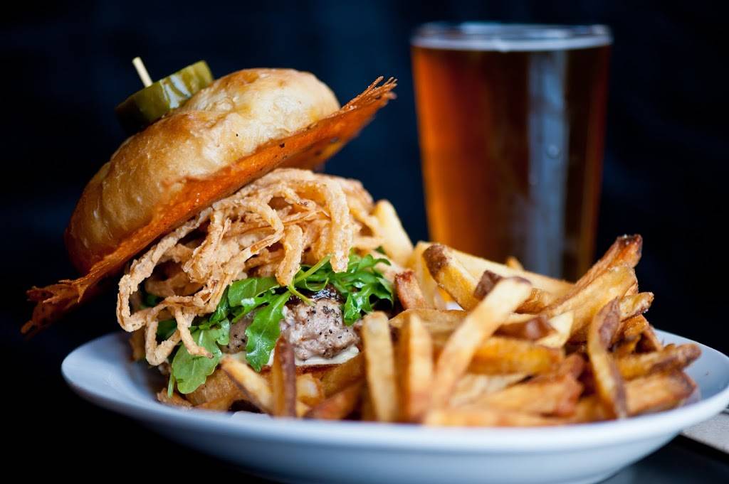 Broderick Roadhouse | restaurant | 6241 Fair Oaks Blvd, Carmichael, CA 95608, USA | 9165505080 OR +1 916-550-5080