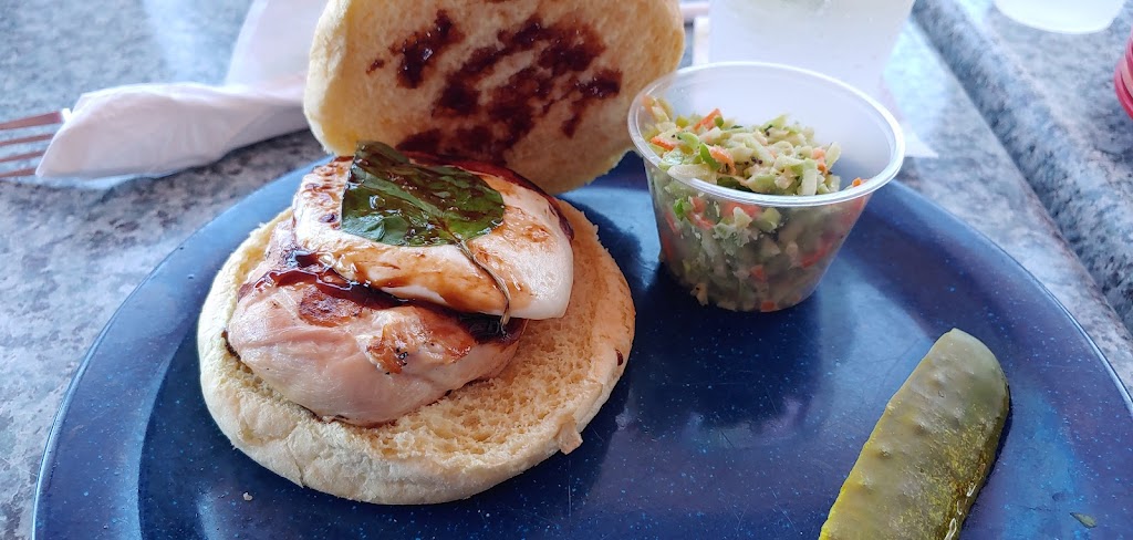 The Oar | restaurant | 221 Jobs Hill Rd, New Shoreham, RI 02807, USA | 4014668820 OR +1 401-466-8820