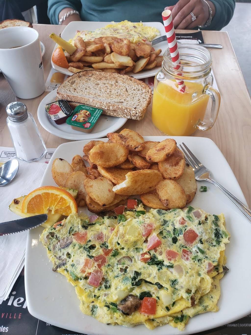 LOeufrier Contrecoeur | restaurant | 4880 Rue de Contrecoeur, Montréal, QC H1K 0L1, Canada | 5143550000 OR +1 514-355-0000