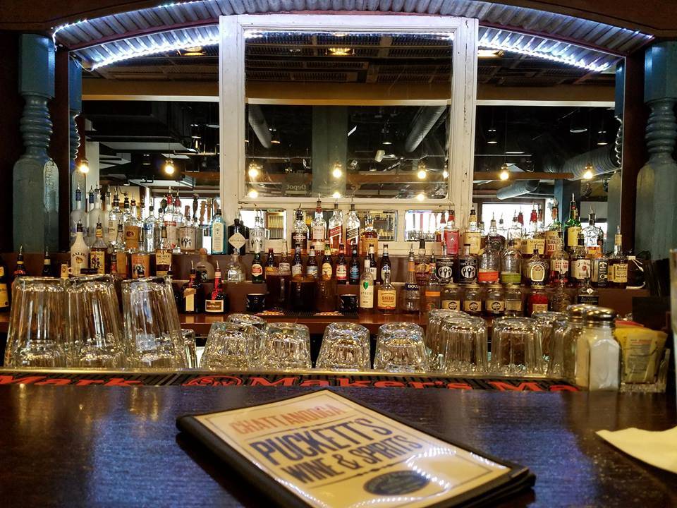 Pucketts Grocery & Restaurant - Downtown Chattanooga | restaurant | 2 W Aquarium Way, Chattanooga, TN 37402, USA | 4237088505 OR +1 423-708-8505