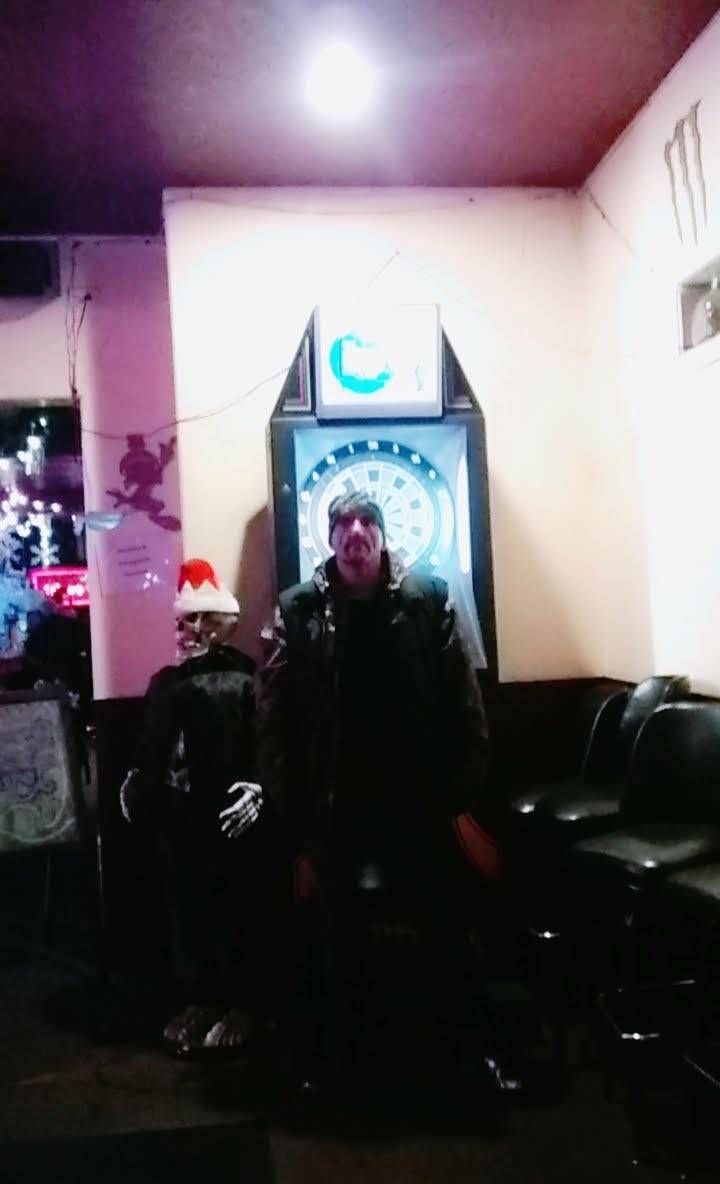 Tired Feat Tavern | restaurant | 8431 SE 82nd Ave, Portland, OR 97266, USA | 5037742400 OR +1 503-774-2400