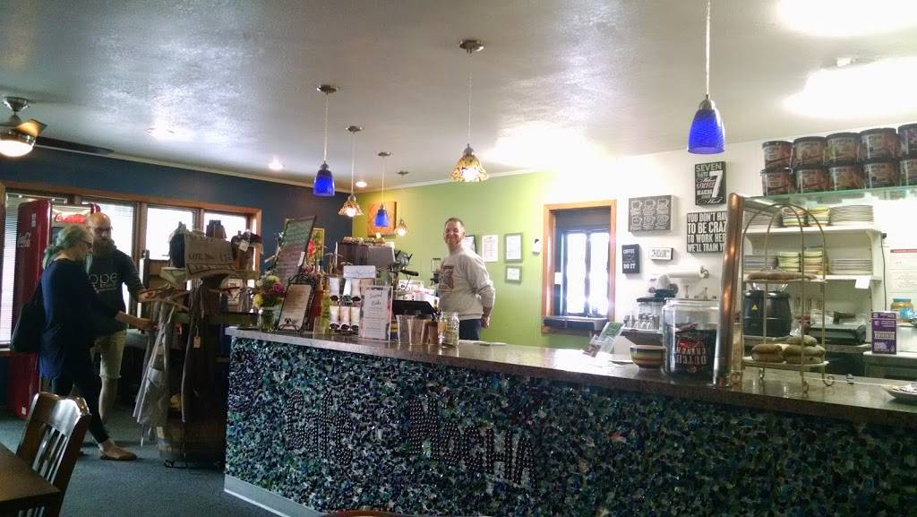 Central Perk and Dessert | cafe | 14 S 14th St, Fort Dodge, IA 50501, USA | 5155737375 OR +1 515-573-7375