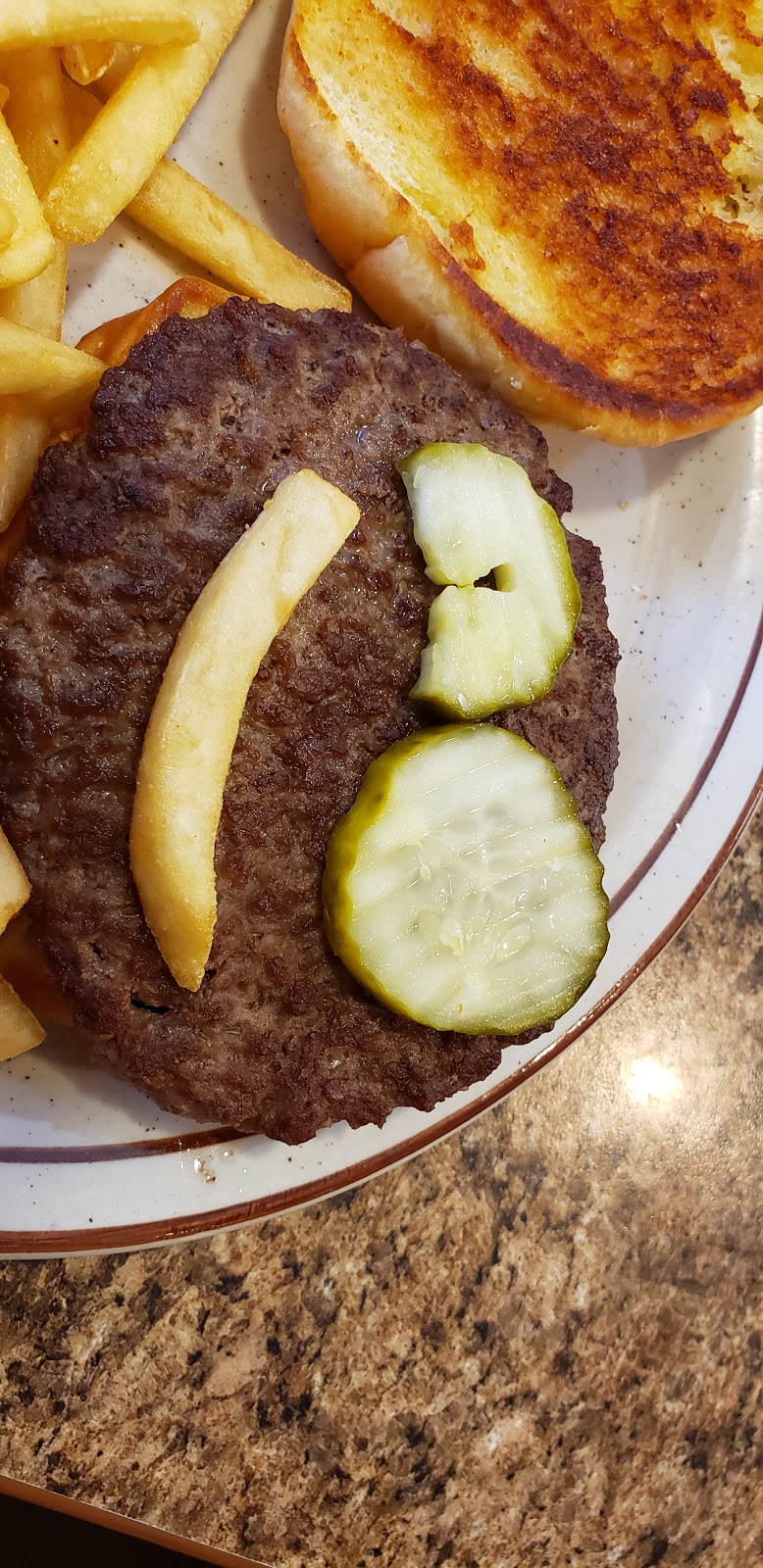 Yankton Fryn Pan Family Restaurant | restaurant | 502 W 21st St, Yankton, SD 57078, USA | 6056656230 OR +1 605-665-6230