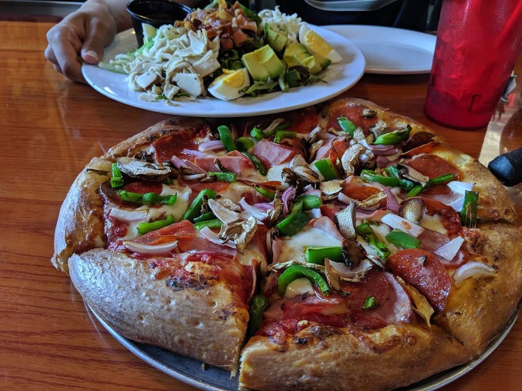 Breakers | restaurant | 967 N Straits Hwy, Topinabee, MI 49791, USA | 2312387544 OR +1 231-238-7544