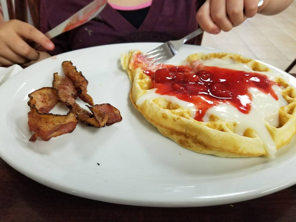 Family Kitchen | restaurant | 73 Erie St S, Leamington, ON N8H 3B2, Canada | 5193240660 OR +1 519-324-0660