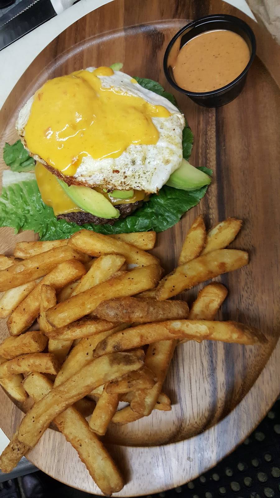 The Hive Bar & Grill | restaurant | 618 W Lantana Rd, Lantana, FL 33462, USA | 5615139168 OR +1 561-513-9168