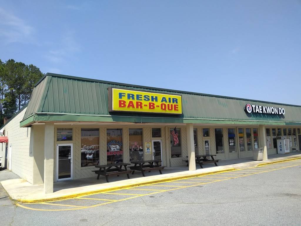 Fresh Air Bar-B-Que | restaurant | 3076 Riverside Dr, Macon, GA 31210, USA | 4784777229 OR +1 478-477-7229