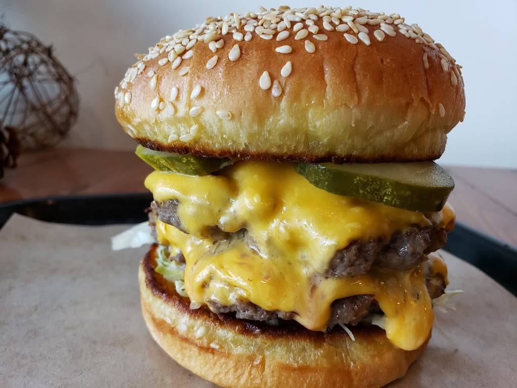 Black Wood Smokehouse | restaurant | 90 Folly Rd Blvd, Charleston, SC 29407, USA | 8437893722 OR +1 843-789-3722