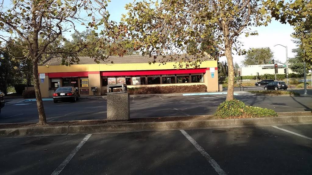 Carls Jr. / Green Burrito | restaurant | 1000 Farmers Ln, Santa Rosa, CA 95405, USA | 7075712001 OR +1 707-571-2001