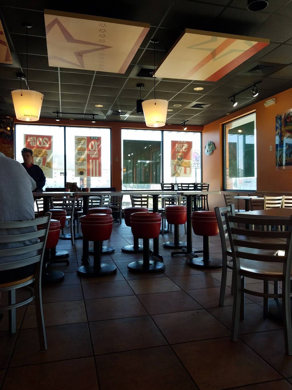 KFC | restaurant | 1324 Nygaard St, Stoughton, WI 53589, USA | 6082051000 OR +1 608-205-1000
