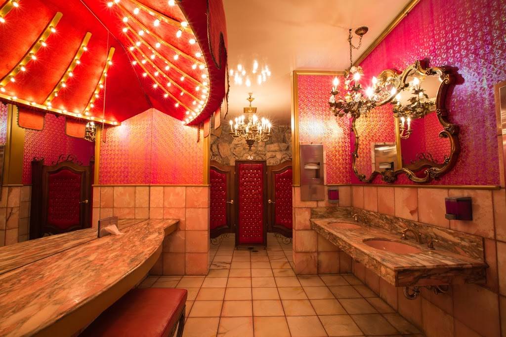 Madonna Inn | cafe | 100 Madonna Rd, San Luis Obispo, CA 93405, USA | 8055433000 OR +1 805-543-3000