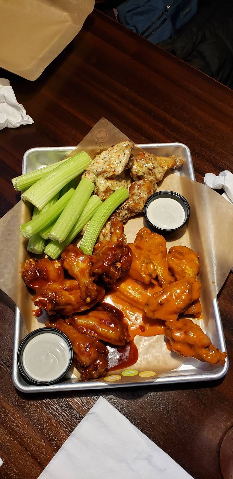 Buffalo Wild Wings | meal takeaway | 2545 Scottsville Rd, Bowling Green, KY 42104, USA | 2707469123 OR +1 270-746-9123