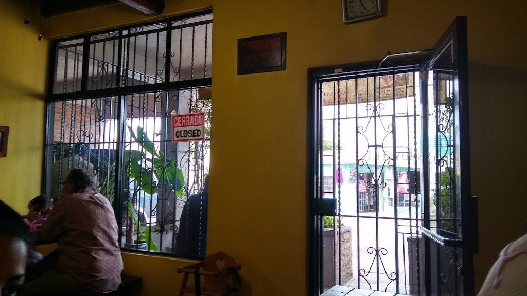 Antojitos Méxicanos Naty | restaurant | Rosarito Centro, Calle de la Palma 403, 17 de Agosto, 22700 Rosarito, B.C., Mexico | 016616122154 OR +52 661 612 2154