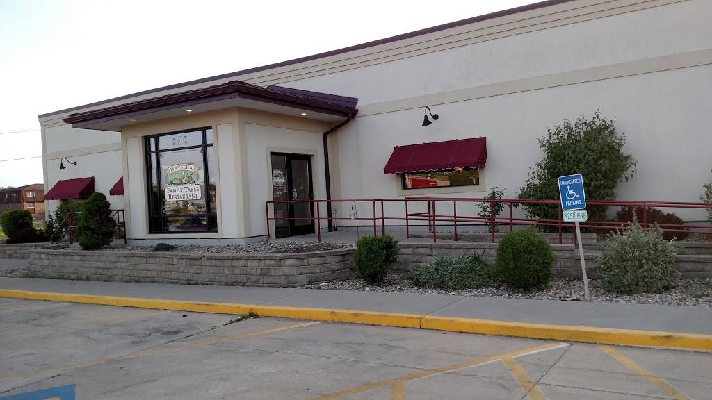 The Family Table Restaurant | restaurant | 101 N Jefferson St, Watseka, IL 60970, USA | 8154322727 OR +1 815-432-2727