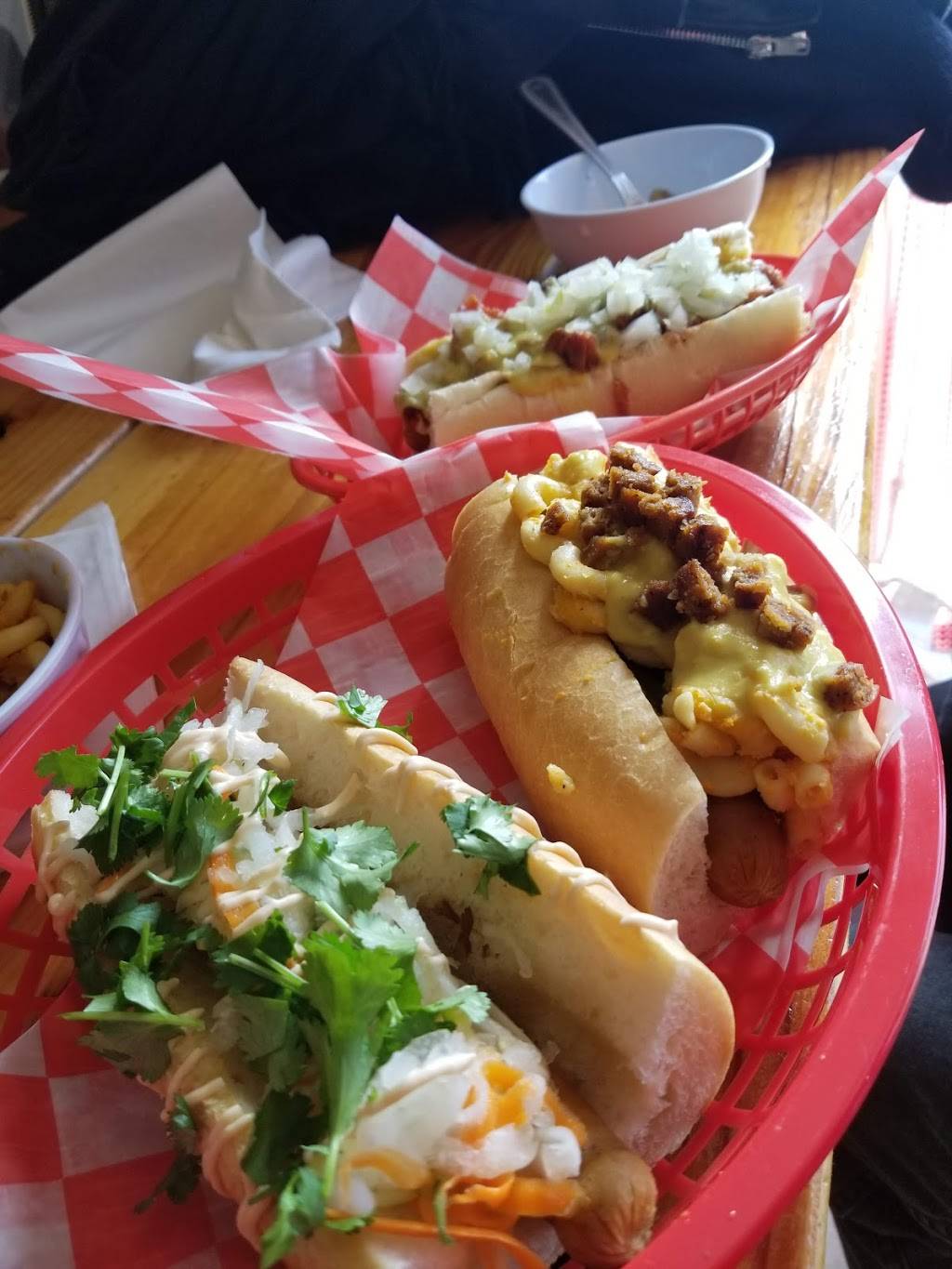 Santoros Franks & Chili | restaurant | 432 W Broad St, Bethlehem, PA 18018, USA | 6108673000 OR +1 610-867-3000