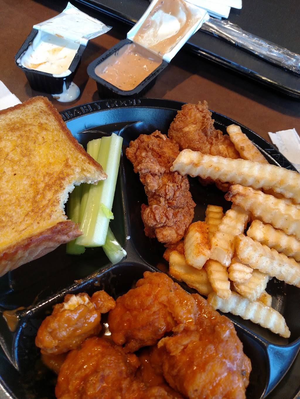 Zaxbys Chicken Fingers & Buffalo Wings | restaurant | 19590 Cochran Blvd, Port Charlotte, FL 33948, USA | 9414567519 OR +1 941-456-7519